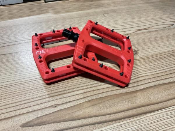 Deity DEFTRAP red